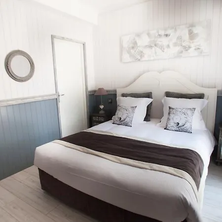Host & Vinum - Le Clos Des Pins 4*